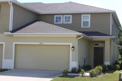 Lake Townhome/Townhouse Sale Pending in Holiday, Florida