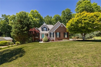 Beautiful 4-bedroom brick home on a large, private lot in the - photo 41