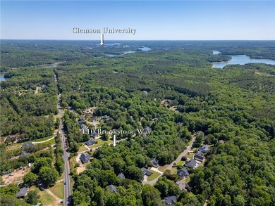 Beautiful 4-bedroom brick home on a large, private lot in the - photo 44