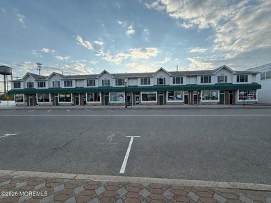 Rare mixed-use investment opportunity in the highly desirable - photo 2