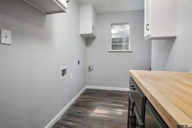 Charming 3-bedroom, 2-bath home located in the gated Hide A Way - photo 5