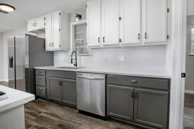 Charming 3-bedroom, 2-bath home located in the gated Hide A Way - photo 7