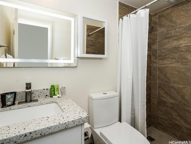 Beautifully renovated in 2018, this spacious 2-bedroom, 2-bath - photo 11