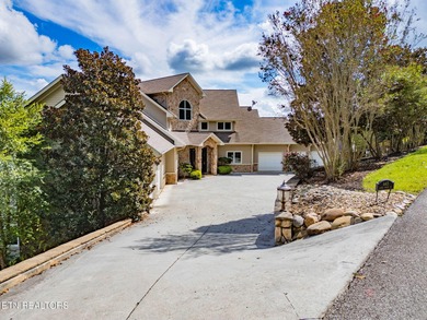Spectacular lakefront living with all the room inside and out - - photo 11