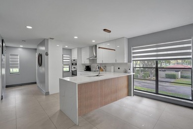 Stunning 3-bedroom, 2-bath unit with beautiful lake views from - photo 2