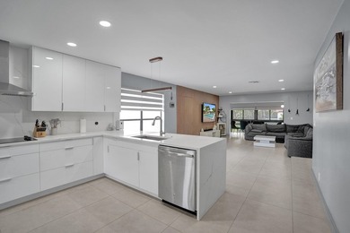 Stunning 3-bedroom, 2-bath unit with beautiful lake views from - photo 3