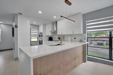 Stunning 3-bedroom, 2-bath unit with beautiful lake views from - photo 4