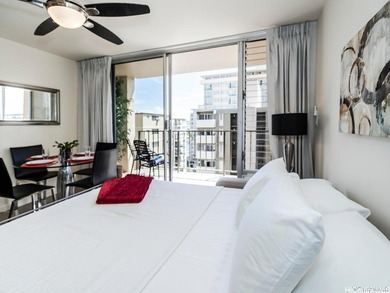 Beautifully renovated in 2018, this spacious 2-bedroom, 2-bath - photo 15