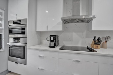 Stunning 3-bedroom, 2-bath unit with beautiful lake views from - photo 5