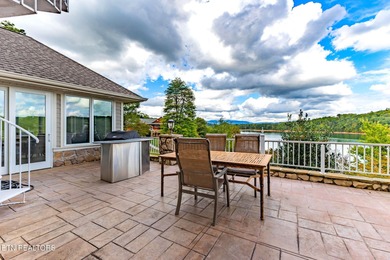 Spectacular lakefront living with all the room inside and out - - photo 57