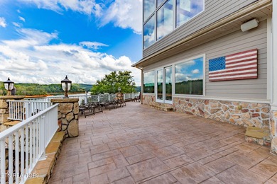 Spectacular lakefront living with all the room inside and out - - photo 58