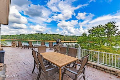 Spectacular lakefront living with all the room inside and out - - photo 60