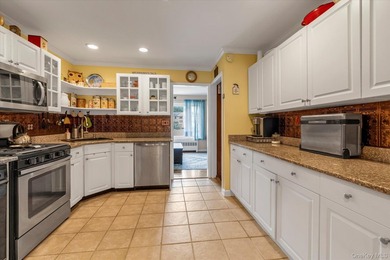 Spacious East Islip Split-Level Home! This well-maintained - photo 2