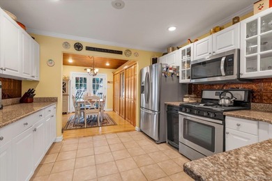 Spacious East Islip Split-Level Home! This well-maintained - photo 4