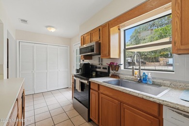 Comfortable and well maintained pool home near downtown Keystone - photo 11
