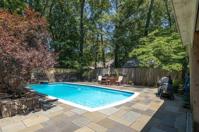 (private lake, pond, creek) Home For Sale in Memphis Tennessee