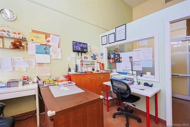 Exceptional opportunity to acquire a well-maintained, elevator - photo 26