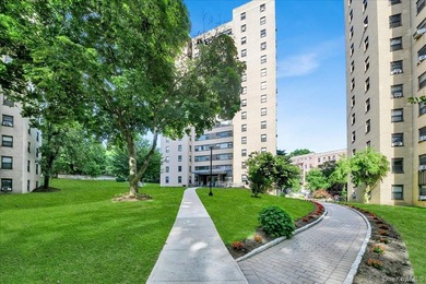 Seller Will Credit Buyer Toward HOA Fees - Utilities, Cable & - photo 2