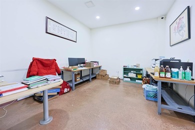 Exceptional opportunity to acquire a well-maintained, elevator - photo 33