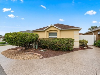 Welcome to this beautifully maintained 2-bedroom, 2-bath - photo 3