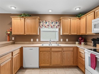 Welcome to this beautifully maintained 2-bedroom, 2-bath - photo 8