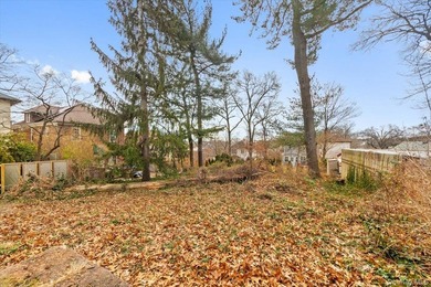 This classic Dutch Colonial house is set on an extra-large lot - photo 21