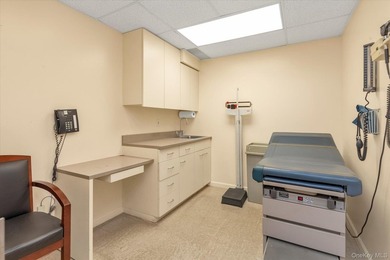 Discover an exceptional opportunity to acquire a 1,600 square - photo 10