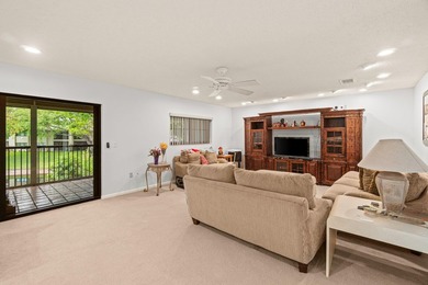 Turn-key 2 bedroom plus den, 2 bath convertible condo in - photo 5