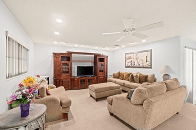 Turn-key 2 bedroom plus den, 2 bath convertible condo in - photo 6