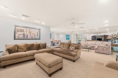 Turn-key 2 bedroom plus den, 2 bath convertible condo in - photo 7