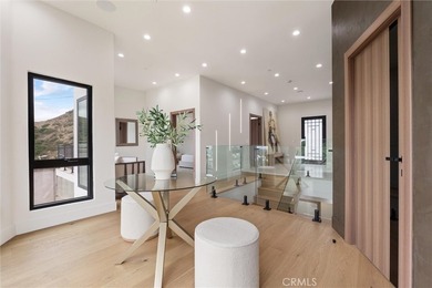 Three levels above the city with picturesque views from every - photo 8