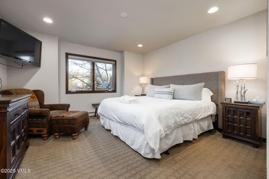 Just steps from the Arrowhead ski lifts, connecting you to - photo 10