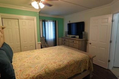 Golden Mile North-facing immaculate unit in renowned Ocean - photo 3