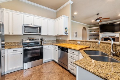 Beautiful & well maintained 4-bedroom, 2-bath home perfectly - photo 6