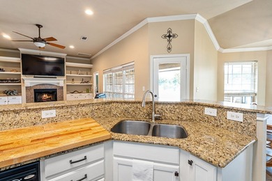 Beautiful & well maintained 4-bedroom, 2-bath home perfectly - photo 8