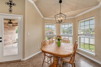 Beautiful & well maintained 4-bedroom, 2-bath home perfectly - photo 9