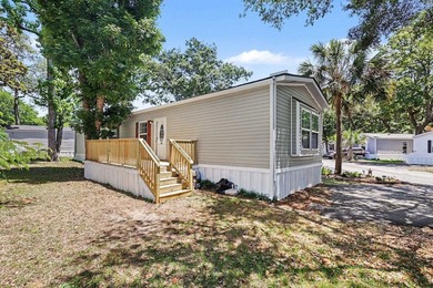 Location! Location! Location! Move in ready. Inlet living and - photo 2