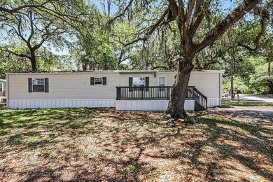 Location! Location! Location! Move in ready! Inlet living and - photo 1