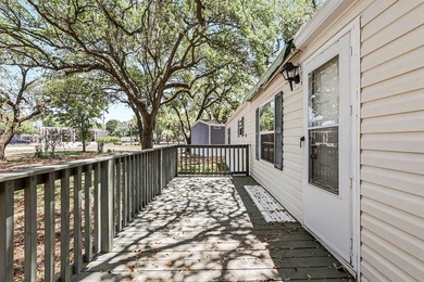 Location! Location! Location! Move in ready! Inlet living and - photo 4