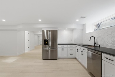 Welcome to Glenwood Lake!! This exceptional, fully renovated - photo 31