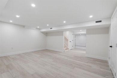 Welcome to Glenwood Lake!! This exceptional, fully renovated - photo 35