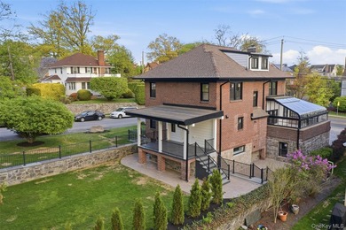 Welcome to Glenwood Lake!! This exceptional, fully renovated - photo 44