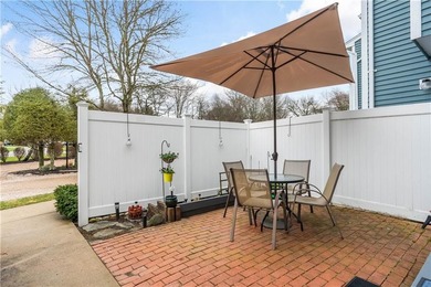 Location, Location ! Well maintained 2 bedroom, 1.5 bath - photo 2