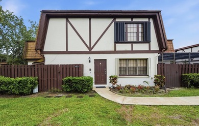 Unapproved Short Sale. Located in the heart of Royal Palm Beach - photo 1
