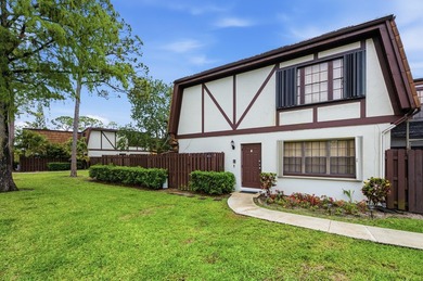 Unapproved Short Sale. Located in the heart of Royal Palm Beach - photo 4