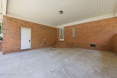 Country living at its best! This well-maintained brick ranch - photo 50
