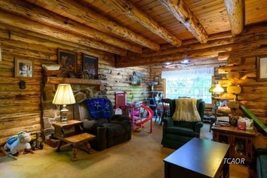 Welcome to your dream home-a stunning log cabin blending classic - photo 8