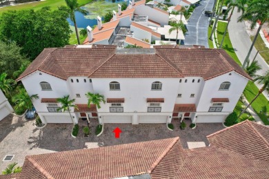 Lake Mangonia Townhome/Townhouse For Sale in West Palm Beach Florida