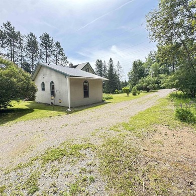 Three bedroom one and a half bedroom house sitting on 20 acres - photo 7