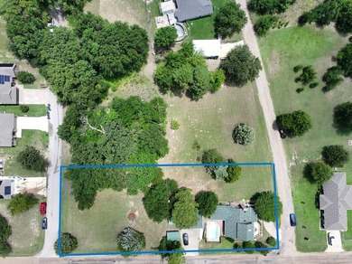 BEAUTIFULLY LANDSCAPED HOME ON 4 LOTS AT THE HEART OF THE LAKE - photo 2